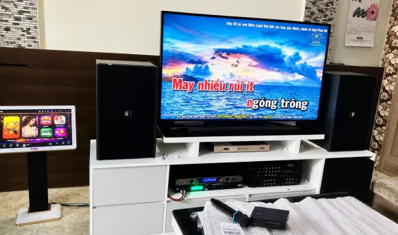 Top Thiết Bị Âm Thanh Chuyên Nghiệp Không Thể Thiếu Cho Sân Khấu Và Hội Trường